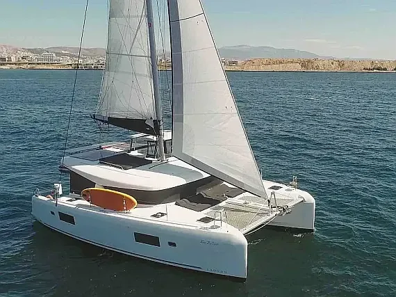 Lagoon 42 in Paros port - image 1