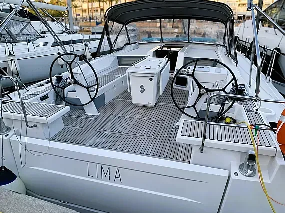 Oceanis 51.1 in Mallorca / Cala D`Or / Cala D'Or - image 1