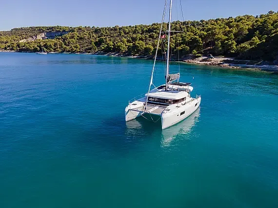 Lagoon 42 in Kaštel Gomilica / Marina Kaštela - image 1