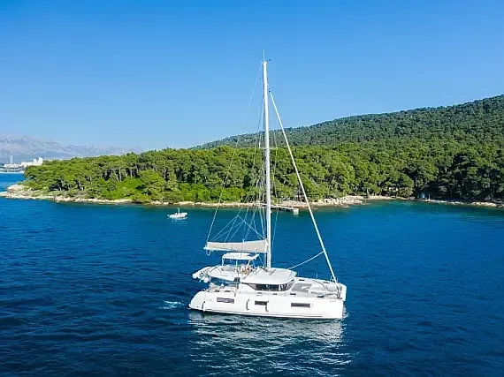 Lagoon 46 in Kaštel Gomilica / Marina Kaštela - image 1