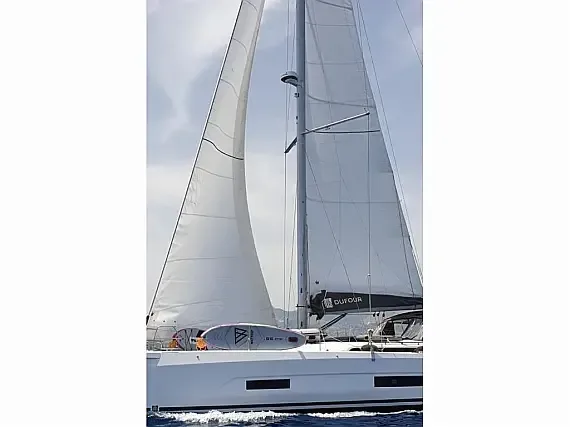 Dufour 470 in Sicily / Palermo / La Cala (Porto Palermo) - image 1
