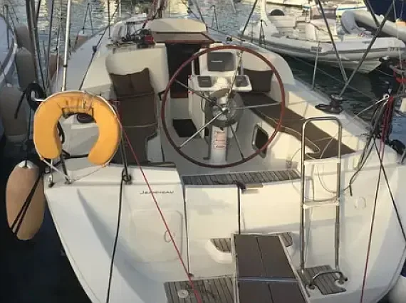 Sun Odyssey 33i in Corfu / Gouvia / D-Marin Marina Gouvia - image 1