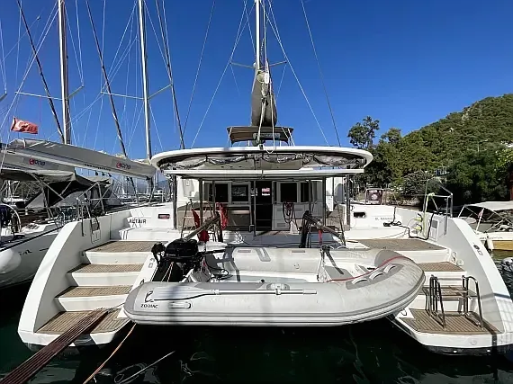 Lagoon 450 Fly in Athens / Alimos Marina - image 1